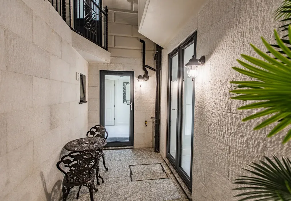 Nel BF courtyard ... - Nelson Crescent Ramsgate CT11 - Wards of Kent