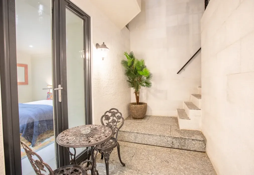 Nel BF courtyard ... - Nelson Crescent Ramsgate CT11 - Wards of Kent