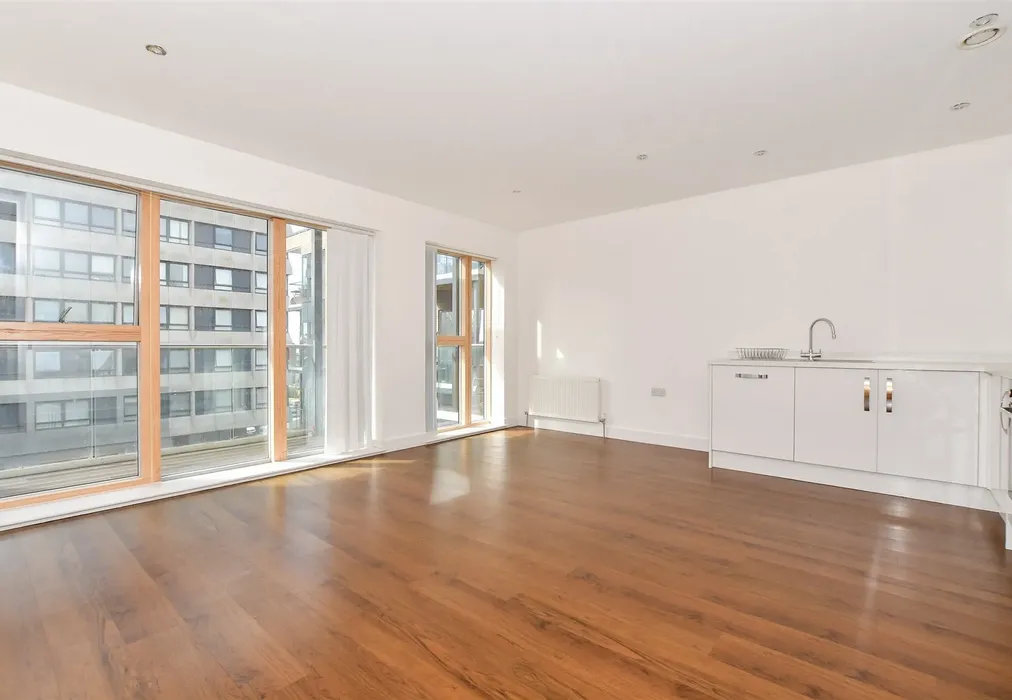 Lounge/Kitchen - The Causeway, Goring-By-Sea, Worthing, West Sussex - Wards of Kent