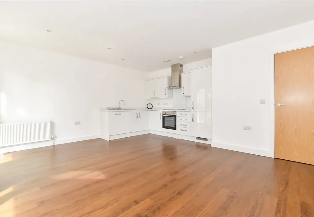 Lounge/Kitchen - The Causeway, Goring-By-Sea, Worthing, West Sussex - Wards of Kent