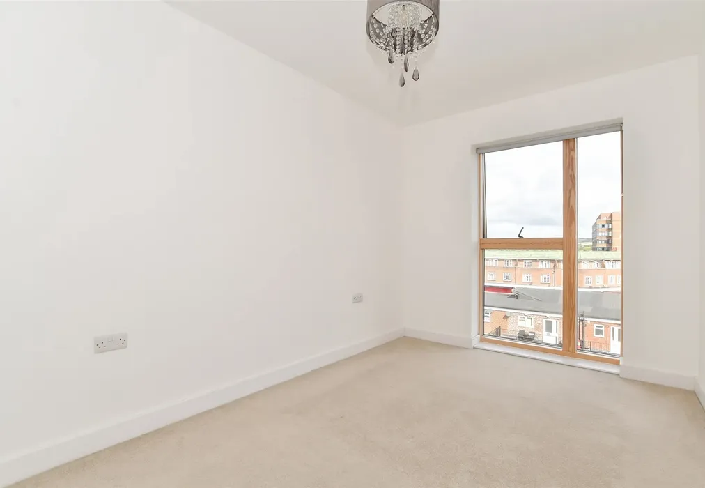 Bedroom 1 - The Causeway, Goring-By-Sea, Worthing, West Sussex - Wards of Kent