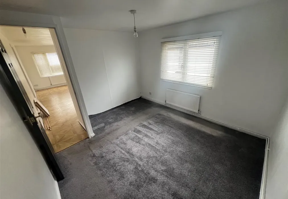 Bedroom 1 - Laburnum Court, Smallfield, Horley, Surrey - Wards of Kent