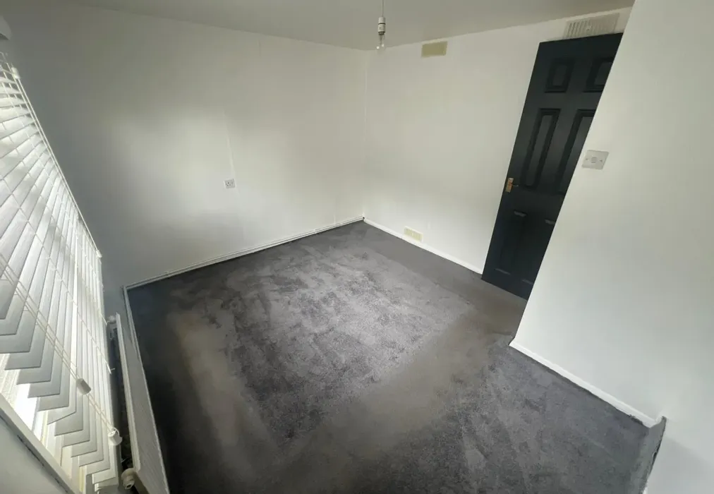 Bedroom 1 - Laburnum Court, Smallfield, Horley, Surrey - Wards of Kent