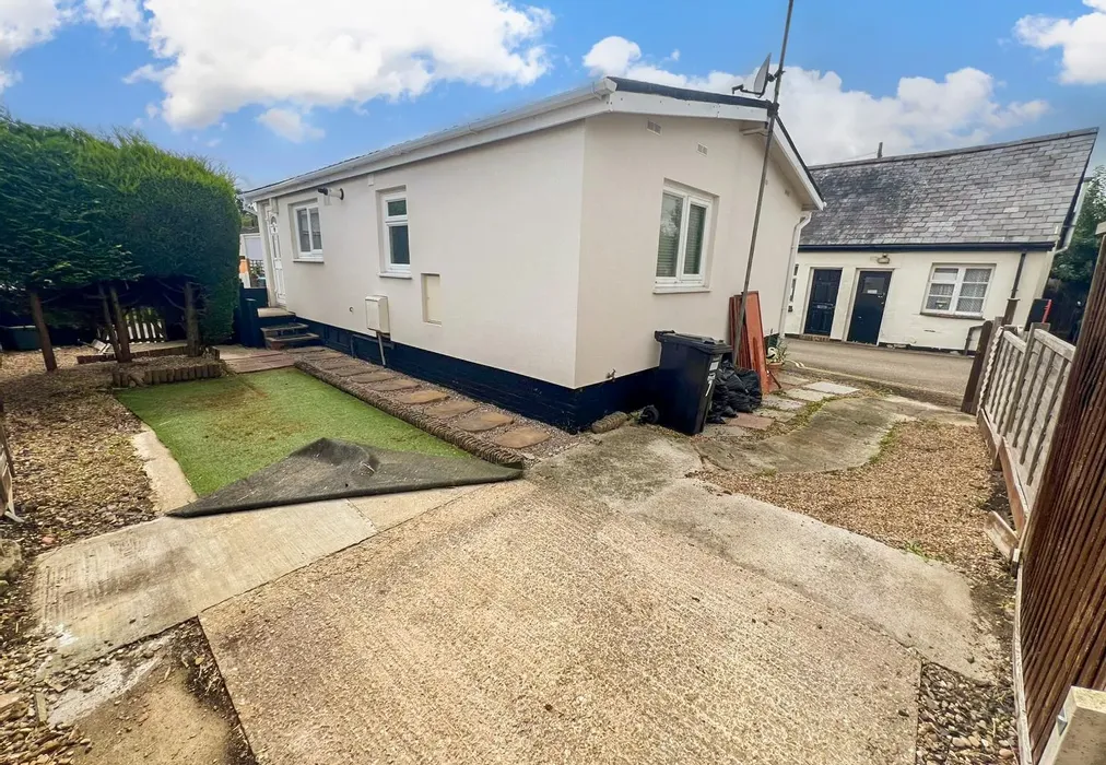 Garden - Laburnum Court, Smallfield, Horley, Surrey - Wards of Kent