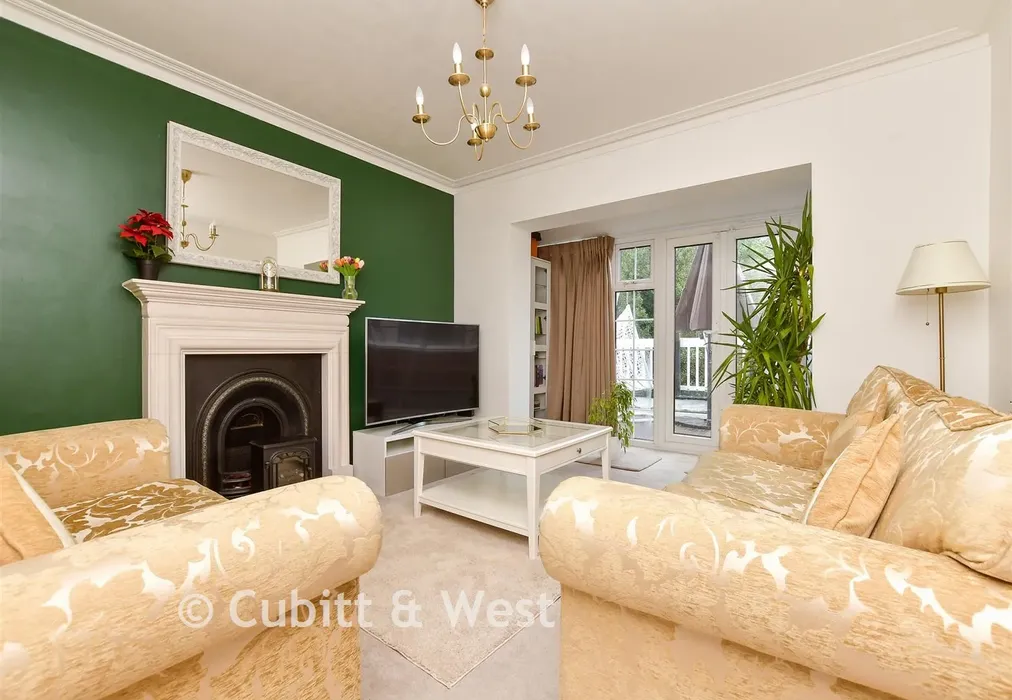 Lounge * - Downs Court Road, Purley, Surrey - Wards of Kent