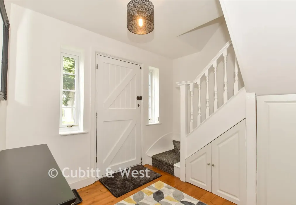 Hallway - Balcombe Gardens, Horley, Surrey - Wards of Kent