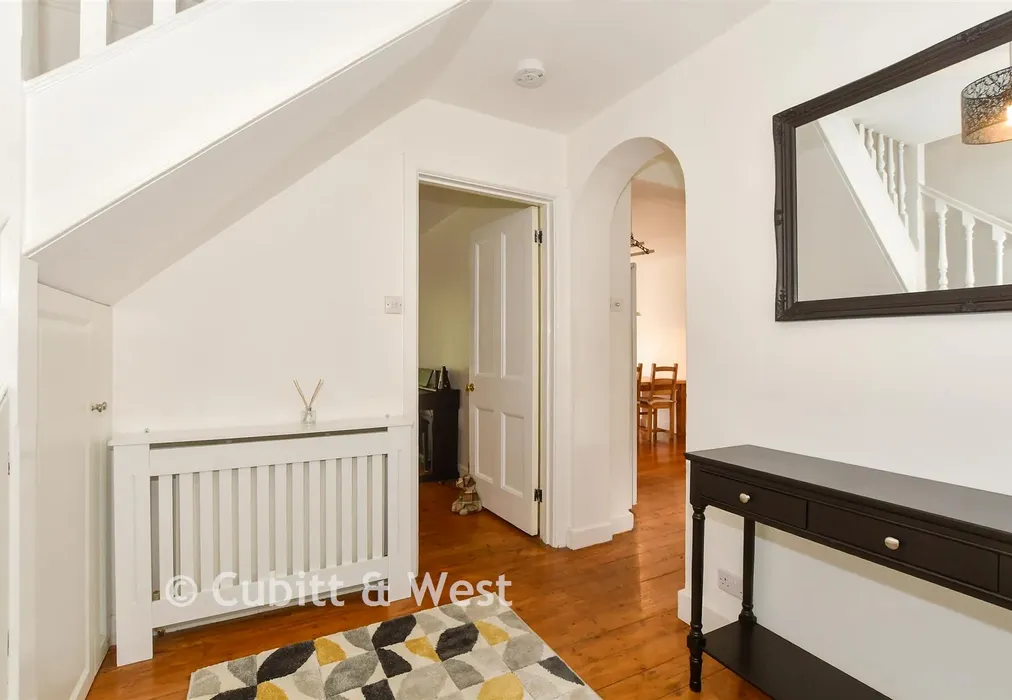 Entrance Hall - Balcombe Gardens, Horley, Surrey - Wards of Kent