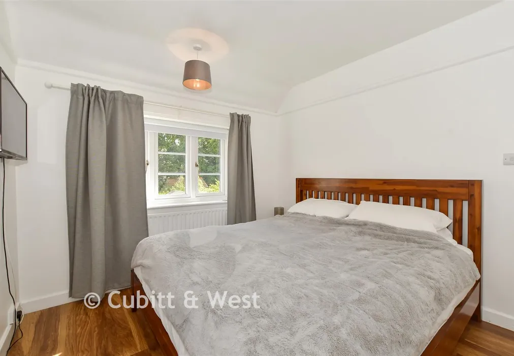 Bedroom 2 - Balcombe Gardens, Horley, Surrey - Wards of Kent
