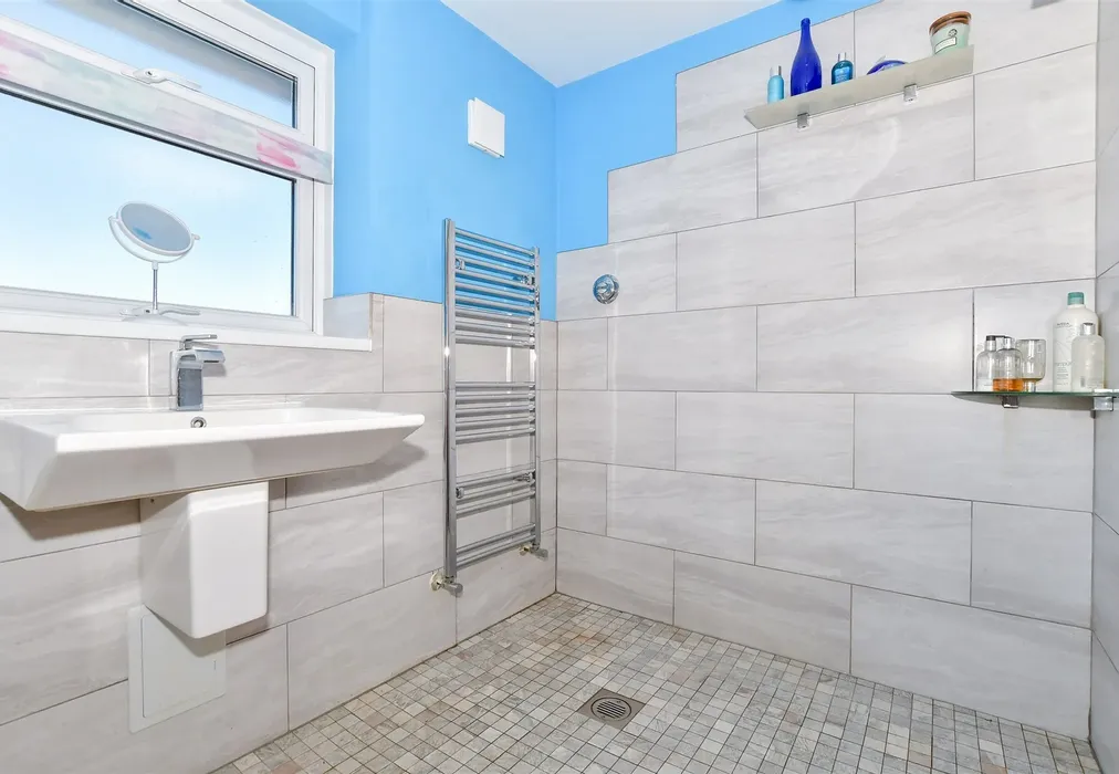 Wet Room - Forge Meadow, Harrietsham, Maidstone, Kent - Wards of Kent
