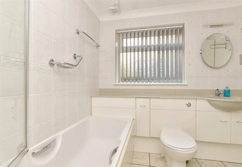 Bathroom - Crescent Drive North, Woodingdean, Brighton, East Sussex - Wards of Kent