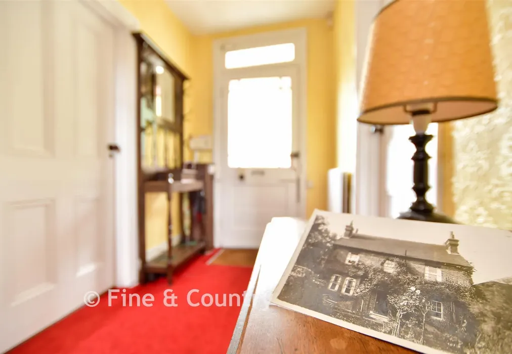 Internal Lifestyle Photograph - Baldwins Hill, Loughton, Essex - Wards of Kent