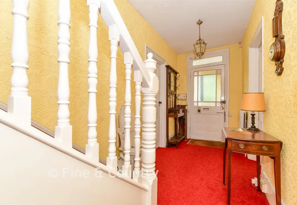 Hallway - Baldwins Hill, Loughton, Essex - Wards of Kent