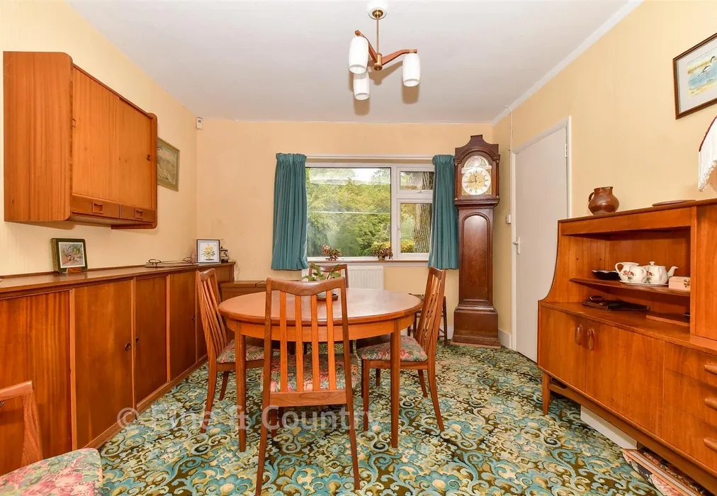 Dining Room - Baldwins Hill, Loughton, Essex - Wards of Kent
