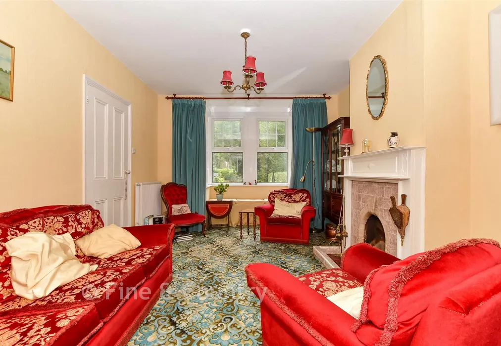 Lounge - Baldwins Hill, Loughton, Essex - Wards of Kent