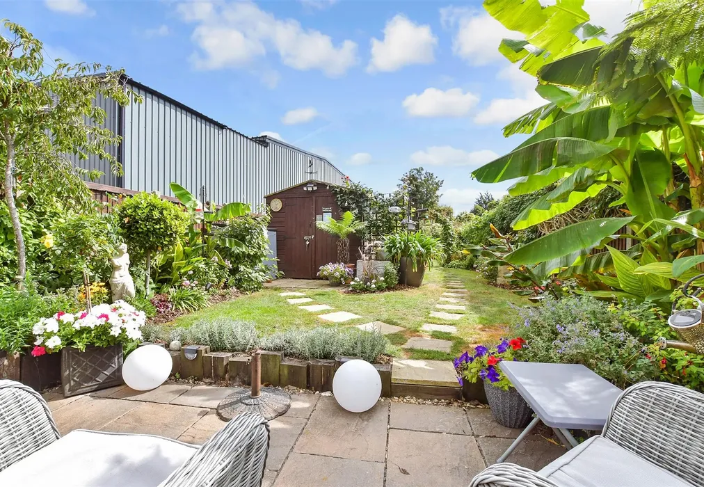 Rear Garden - Burgess Green, Hacklinge, Deal, Kent - Wards of Kent
