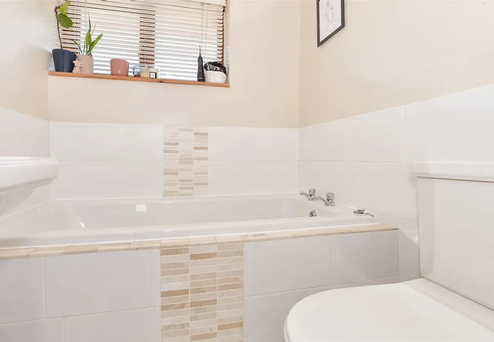 Bathroom - Ridgeway Gardens, Woodingdean, Brighton, East Sussex - Wards of Kent