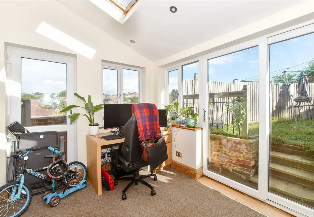 Garden Room - Ridgeway Gardens, Woodingdean, Brighton, East Sussex - Wards of Kent