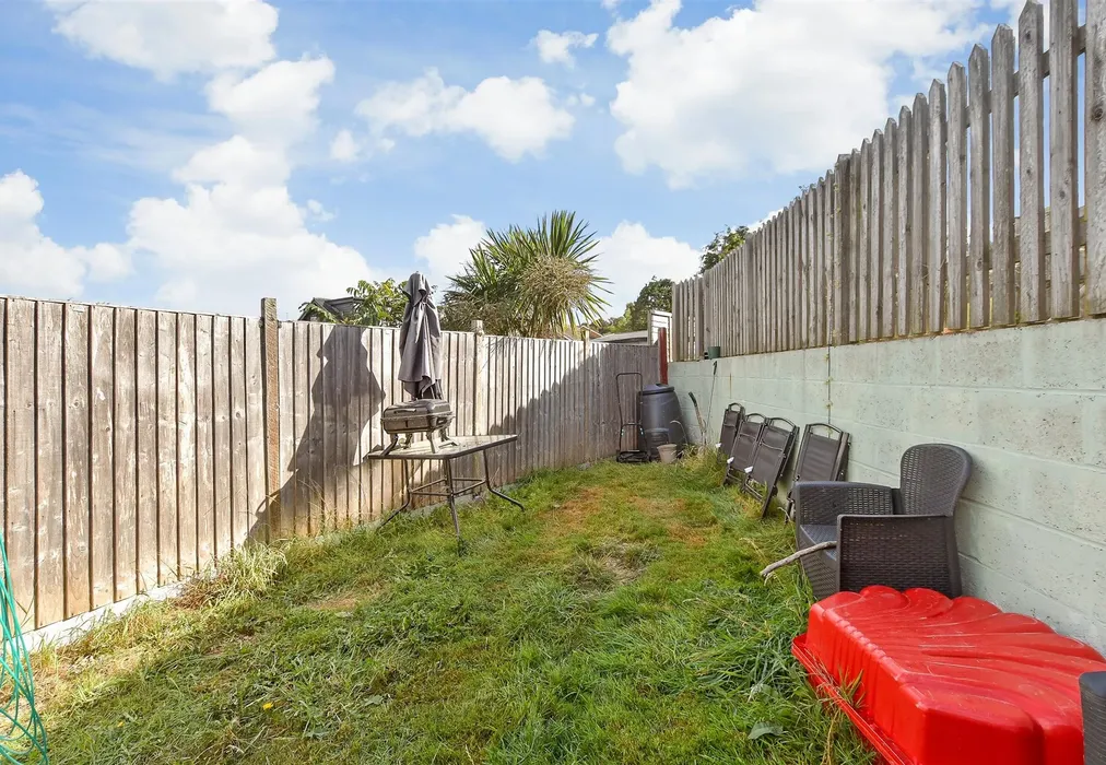 Rear Garden - Ridgeway Gardens, Woodingdean, Brighton, East Sussex - Wards of Kent