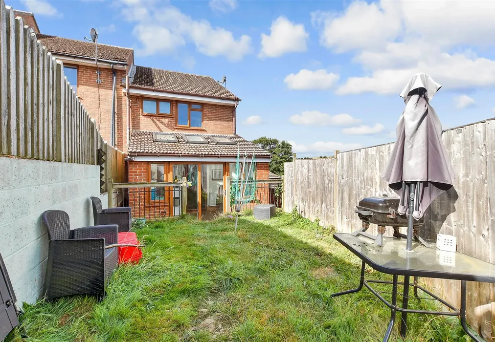 Rear Garden - Ridgeway Gardens, Woodingdean, Brighton, East Sussex - Wards of Kent
