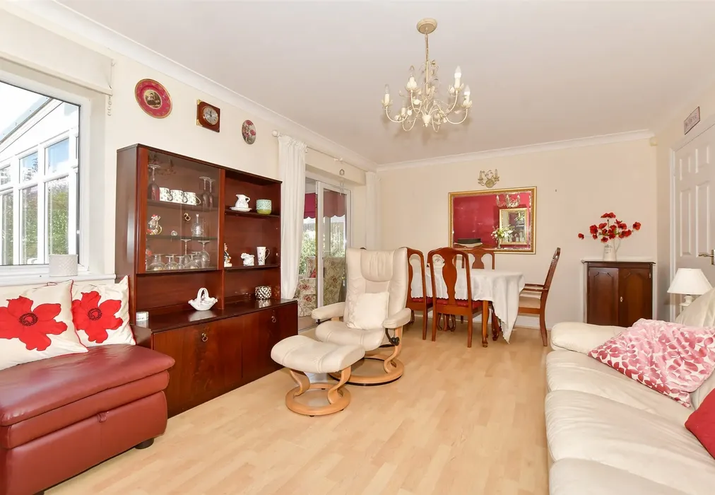 Lounge/Diner - Meehan Road, Greatstone, New Romney, Kent - Wards of Kent