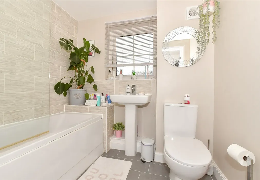 Bathroom - Fife Way, Aylesham, Canterbury, Kent - Wards of Kent