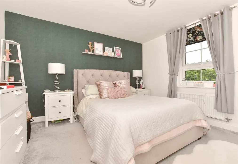 Bedroom 1 - Fife Way, Aylesham, Canterbury, Kent - Wards of Kent