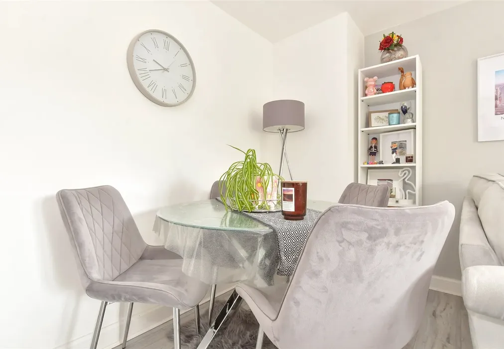 Internal Lifestyle Photograph - Fife Way, Aylesham, Canterbury, Kent - Wards of Kent