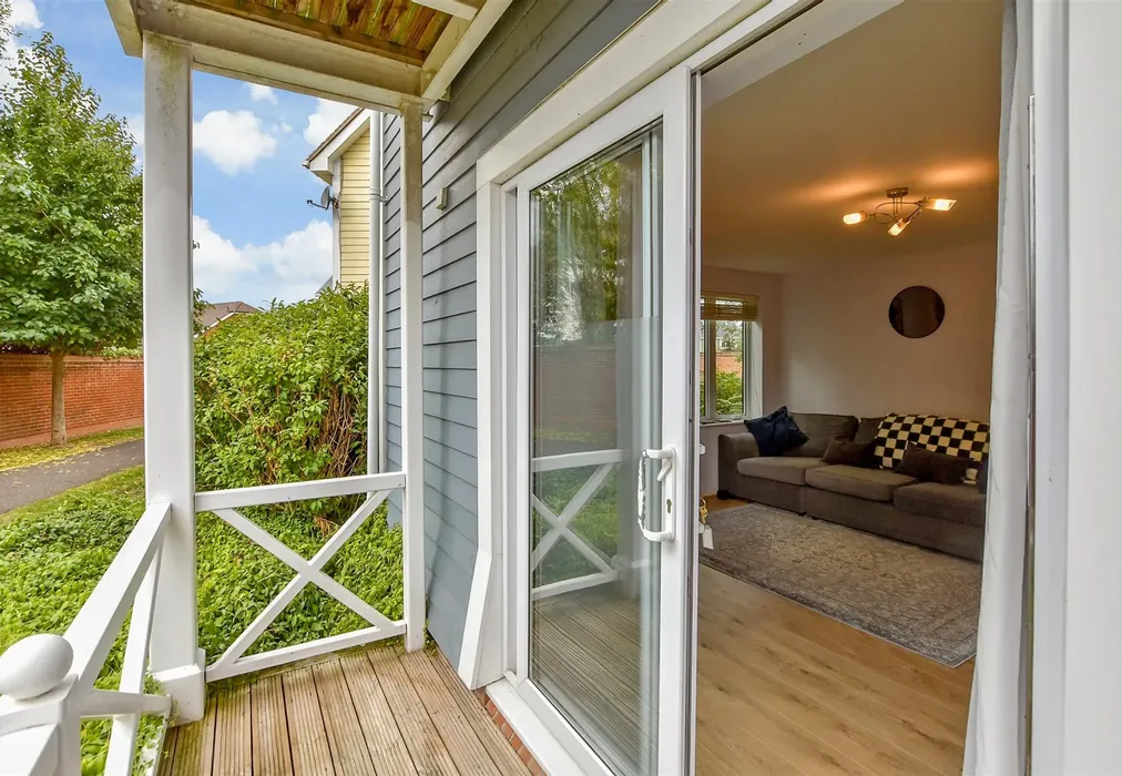 Balcony / Terrace - Poynder Drive, Holborough Lakes, Kent - Wards of Kent