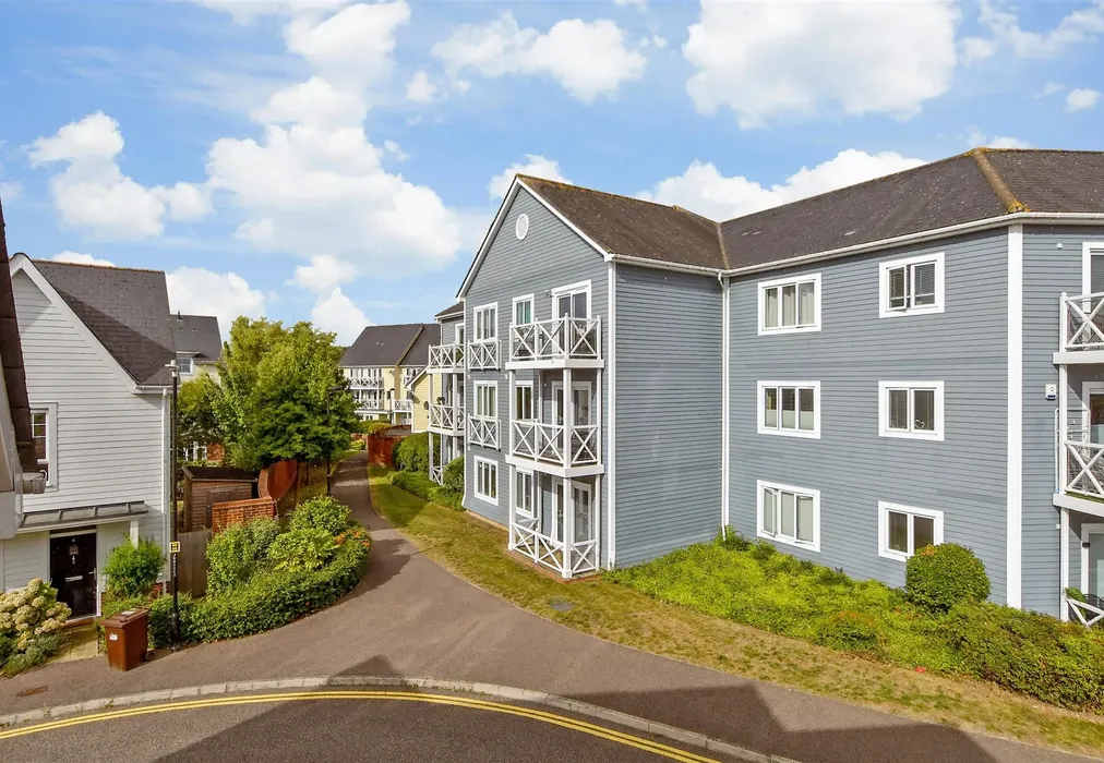 External (Web) - Poynder Drive, Holborough Lakes, Kent - Wards of Kent