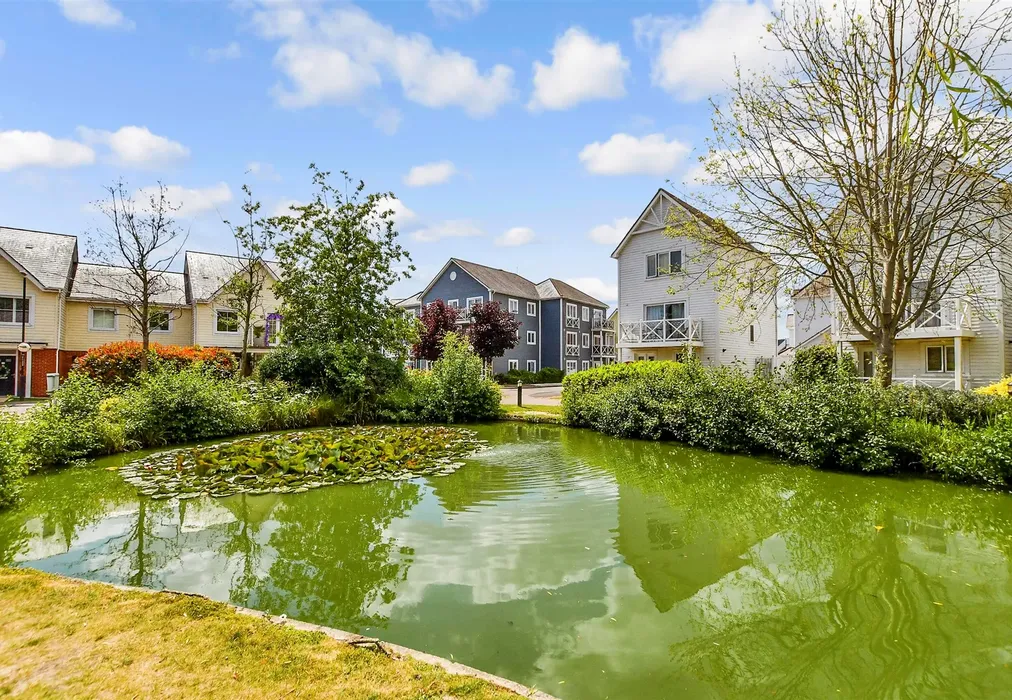 Surrounding Area - Poynder Drive, Holborough Lakes, Kent - Wards of Kent