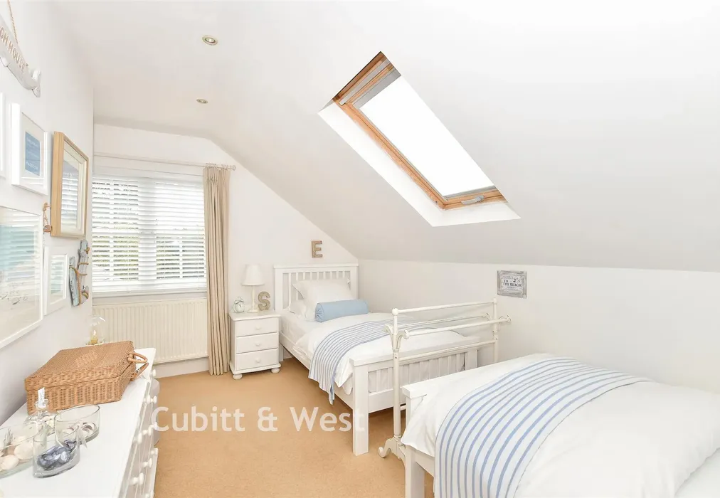 Bedroom 2 - Balcombe Gardens, Horley, Surrey - Wards of Kent