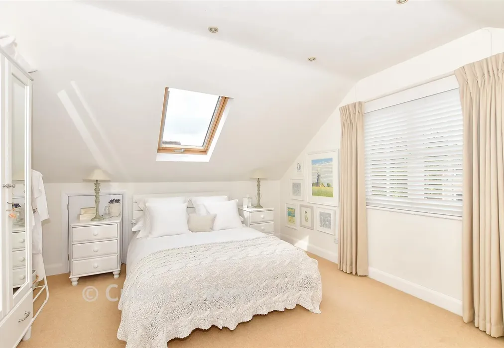 Bedroom 1 - Balcombe Gardens, Horley, Surrey - Wards of Kent