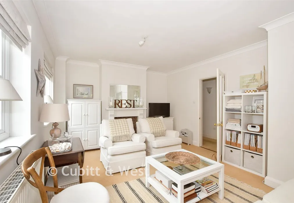 Lounge - Balcombe Gardens, Horley, Surrey - Wards of Kent