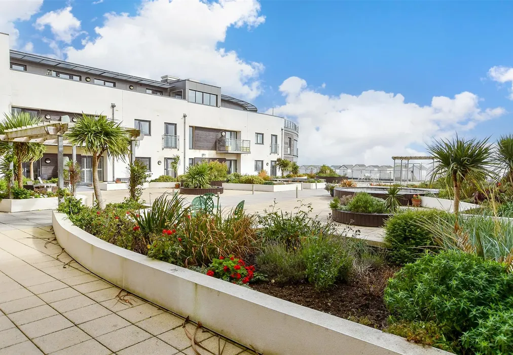 Communal Gardens - The Waterfront, Worthing, West Sussex - Wards of Kent