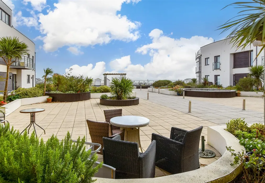 Communal Gardens - The Waterfront, Worthing, West Sussex - Wards of Kent