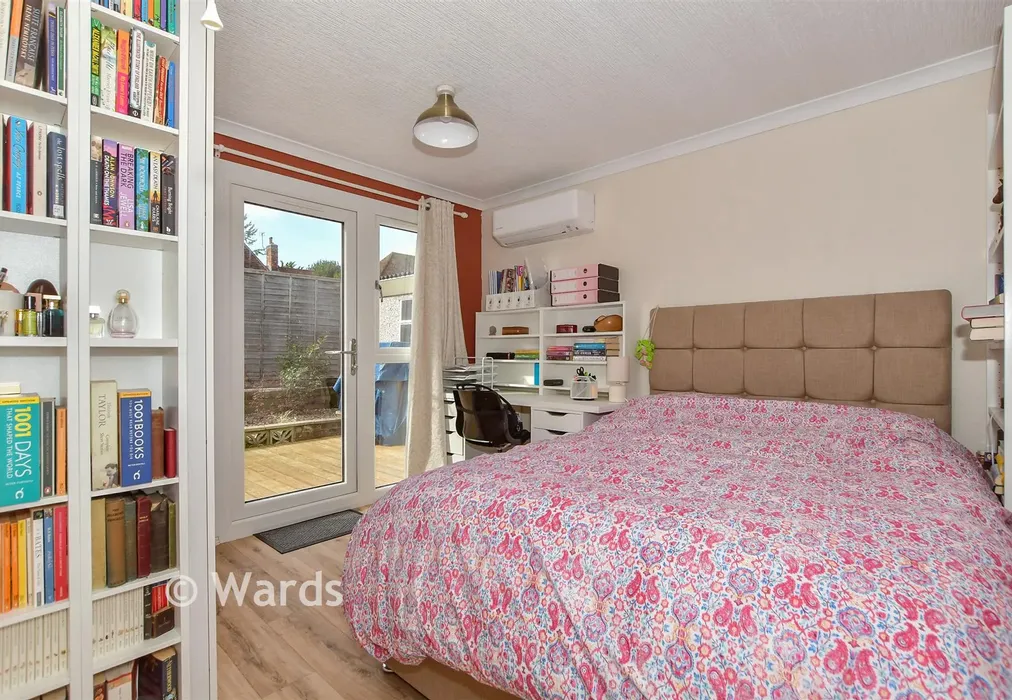 Bedroom 1 - Lower Road, East Farleigh, Maidstone, Kent - Wards of Kent