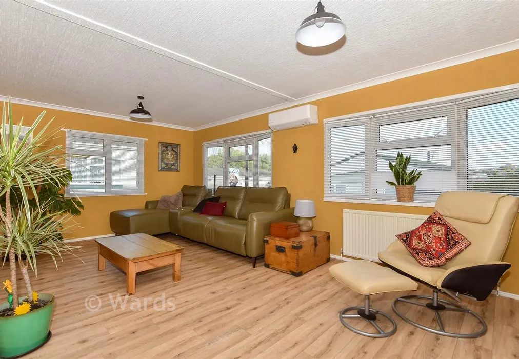 Lounge - Lower Road, East Farleigh, Maidstone, Kent - Wards of Kent
