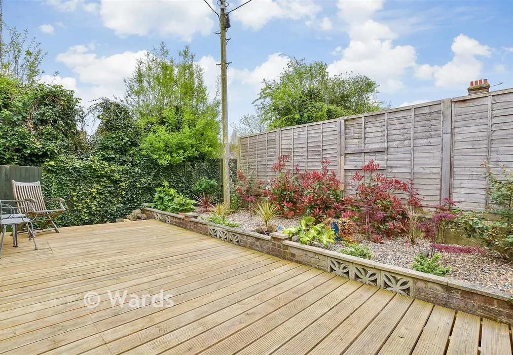 Rear Garden - Lower Road, East Farleigh, Maidstone, Kent - Wards of Kent