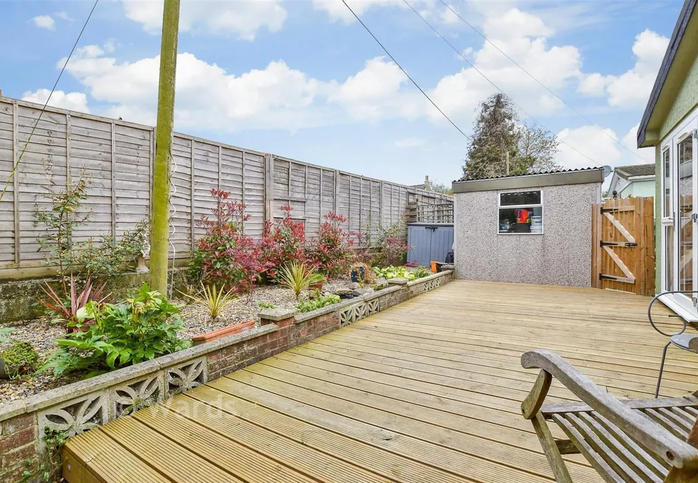 Rear Garden - Lower Road, East Farleigh, Maidstone, Kent - Wards of Kent