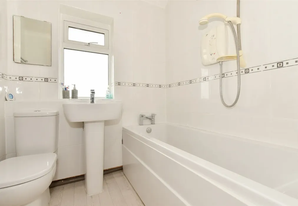 Bathroom - Brenchley Avenue, Deal, Kent - Wards of Kent
