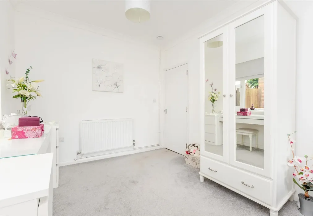 Bedroom 1 - New Road, Meopham, Kent - Wards of Kent