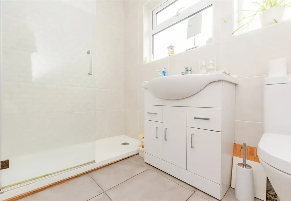 Shower Room - New Road, Meopham, Kent - Wards of Kent