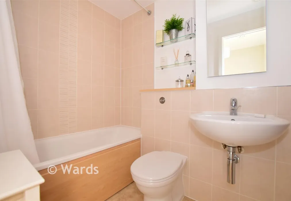 Bathroom - Poynder Drive, Snodland, Kent - Wards of Kent