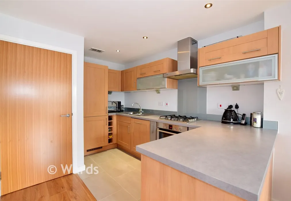 Kitchen - Poynder Drive, Snodland, Kent - Wards of Kent