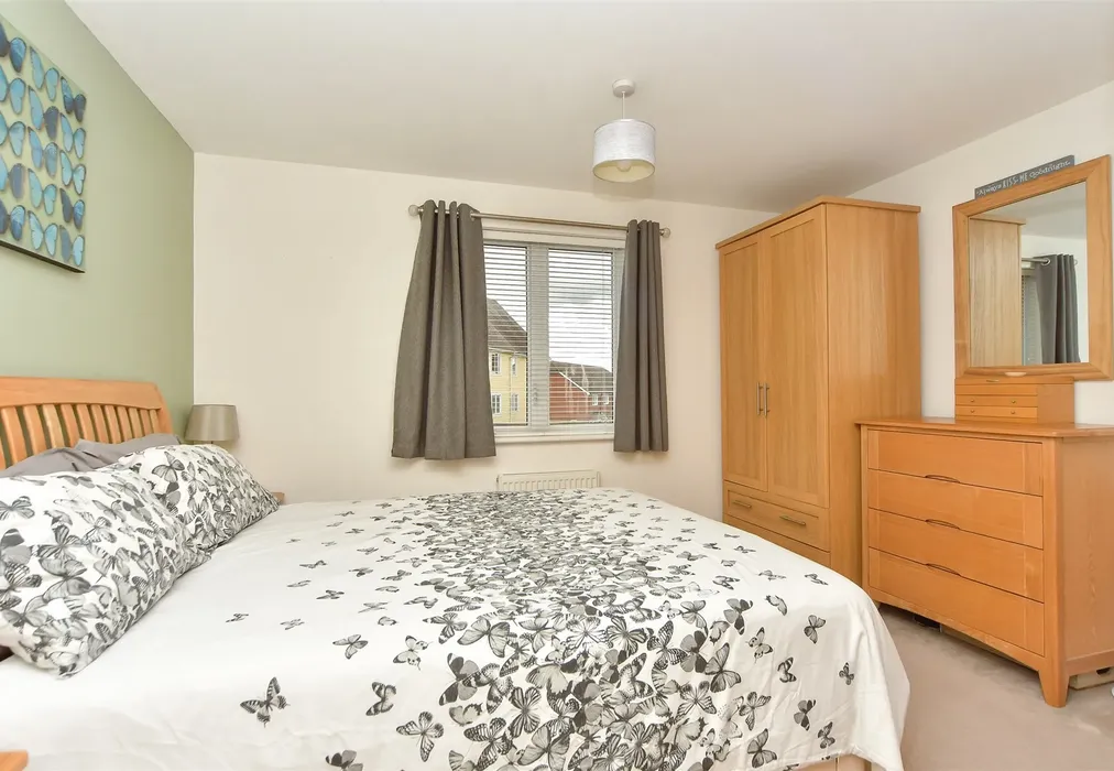 Bedroom 1 - Poynder Drive, Snodland, Kent - Wards of Kent