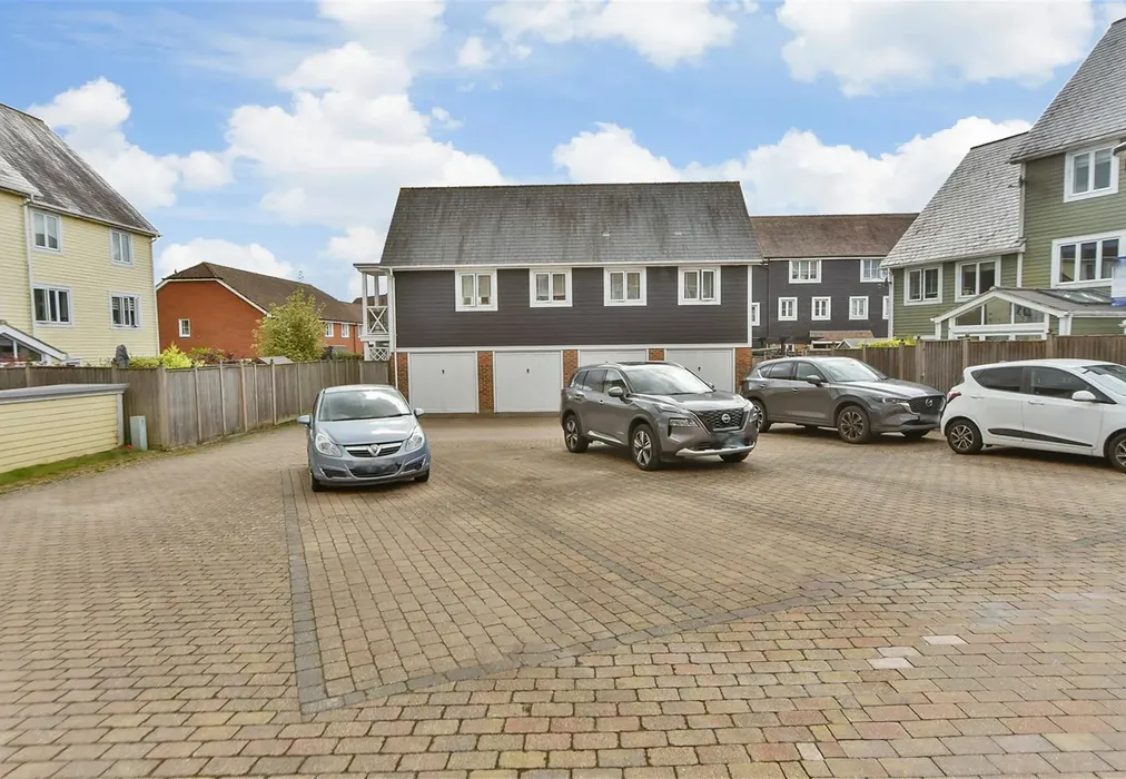 Driveway/Parking - Poynder Drive, Snodland, Kent - Wards of Kent
