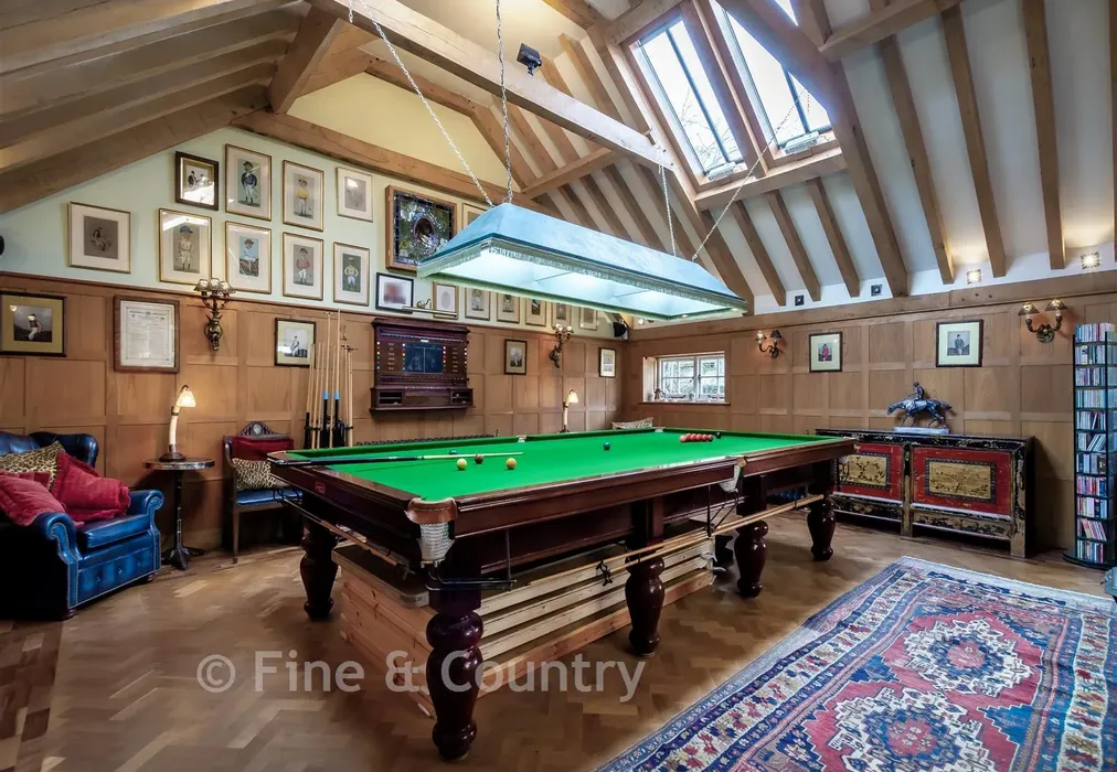 Games Room - Framfield Road, Buxted, Uckfield, East Sussex - Wards of Kent