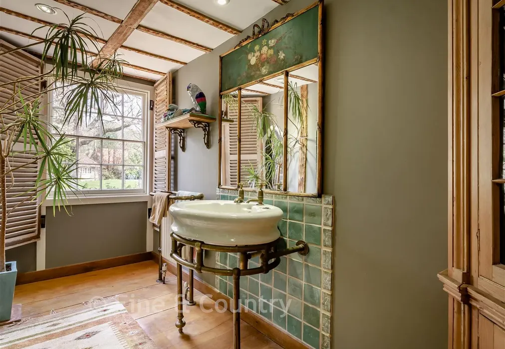 Bathroom - Framfield Road, Buxted, Uckfield, East Sussex - Wards of Kent