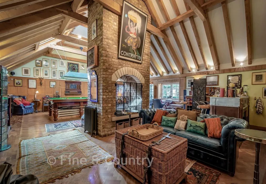 Front Room - Framfield Road, Buxted, Uckfield, East Sussex - Wards of Kent