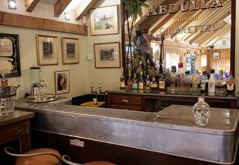 Bar Area - Framfield Road, Buxted, Uckfield, East Sussex - Wards of Kent